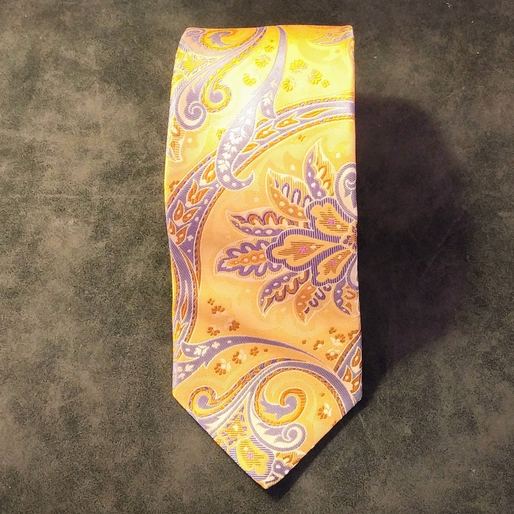 VTG Hart Schaffner Marx 100% Silk Yellow Blue Tie